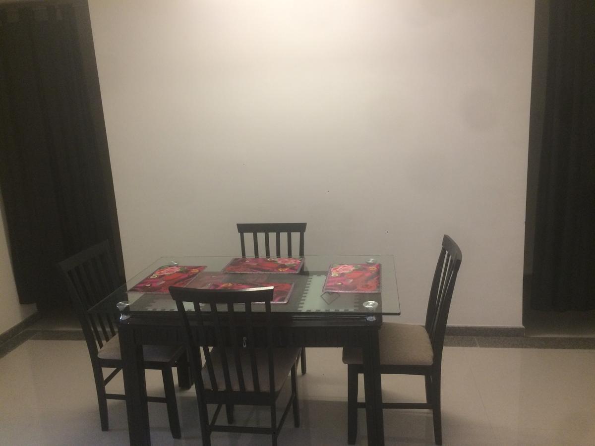 Poonam Hieghts Bed & Breakfast Мумбай Екстериор снимка